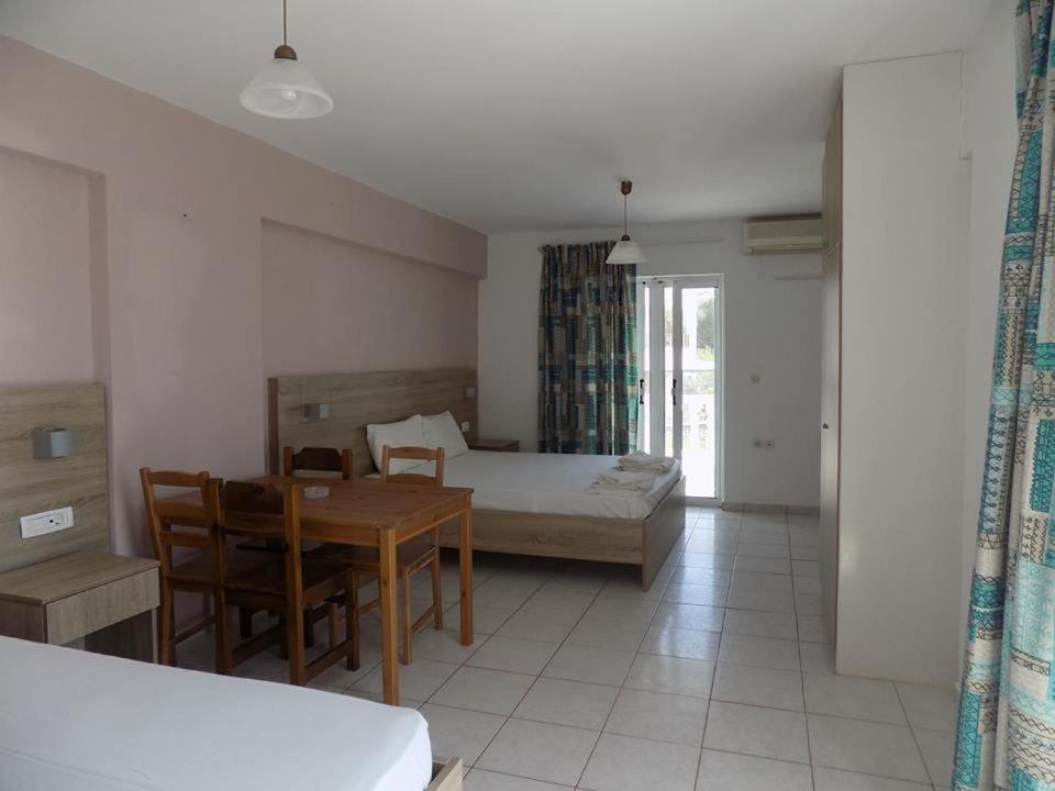Aparthotel Clear Horizon à Amoudi Extérieur photo